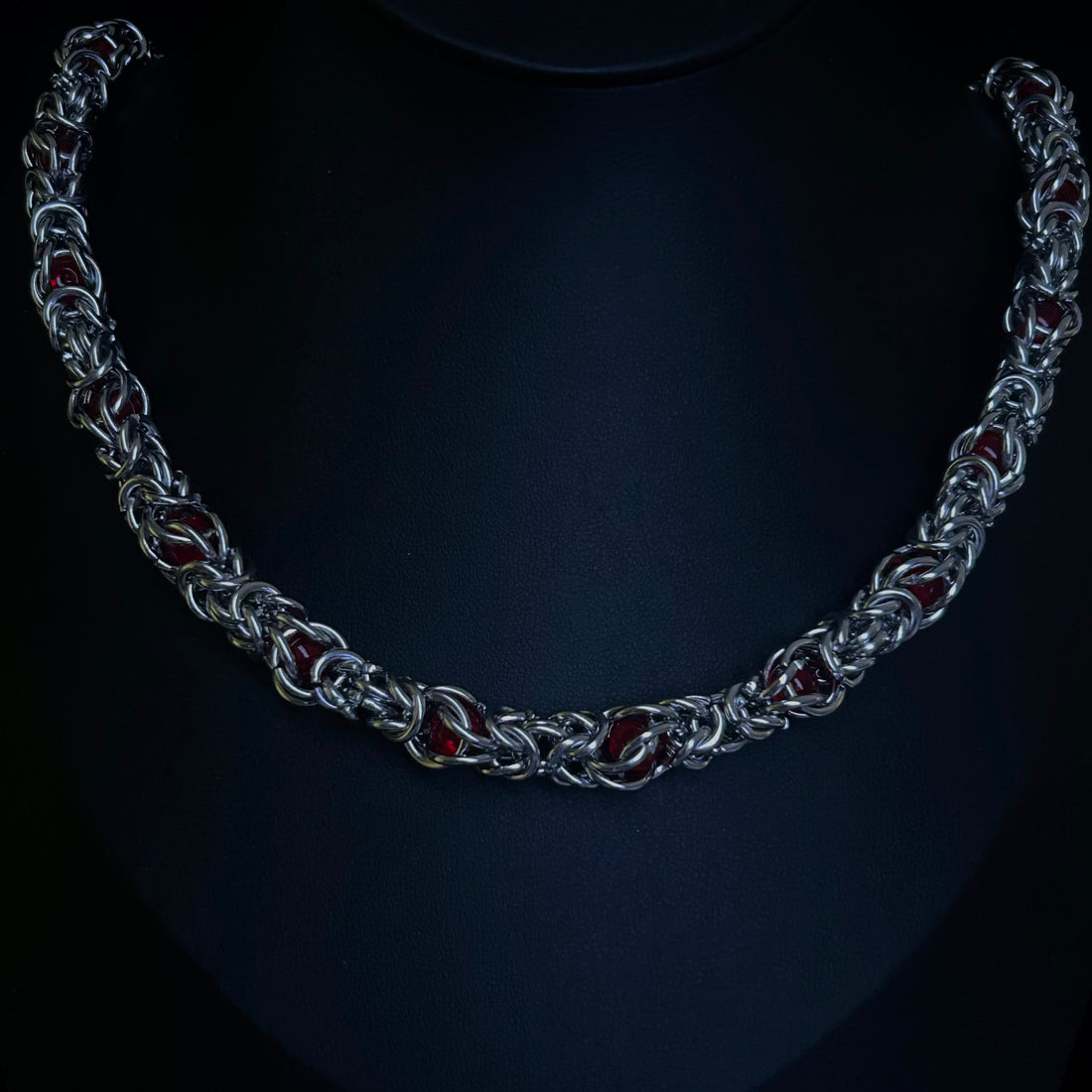 Istanbul steel chain necklace in navy on black