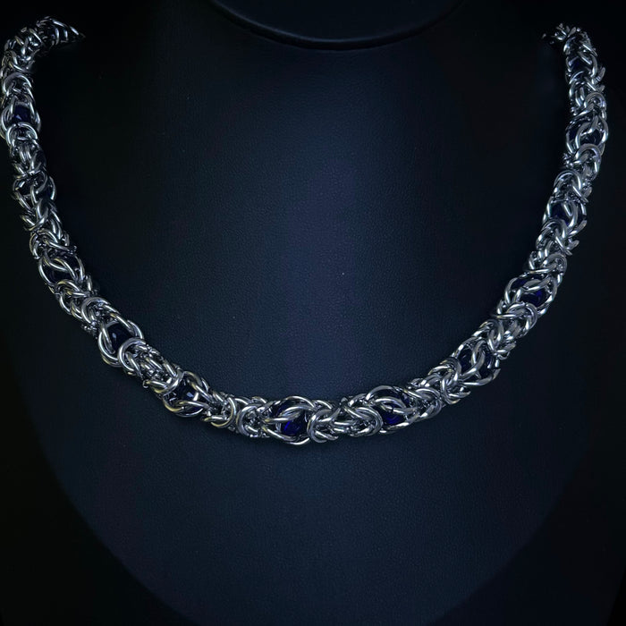 Istanbul steel chain necklace in red on black